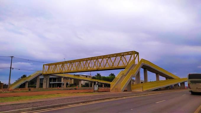 Nova passarela na BR-277, no PR, garante mais segurança aos usuários